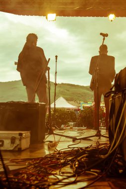 bir konser iki performans 