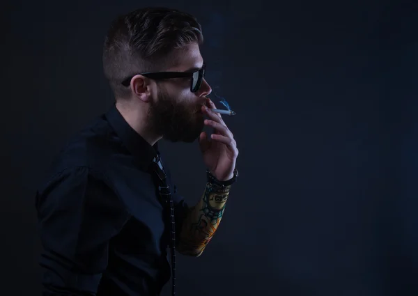 Hipster smoker — Stock Photo, Image