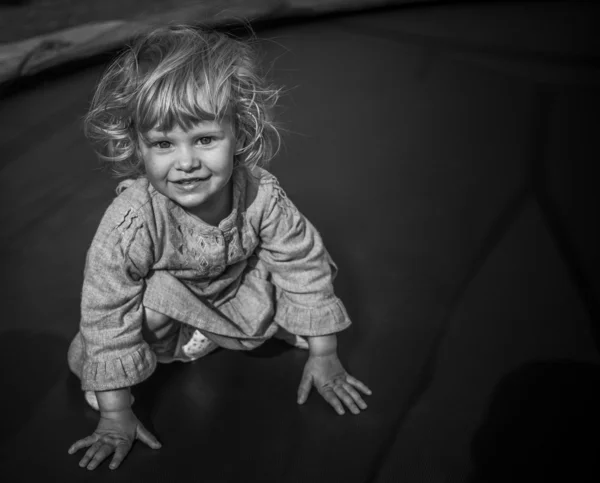 Adorável loira criança menina — Fotografia de Stock
