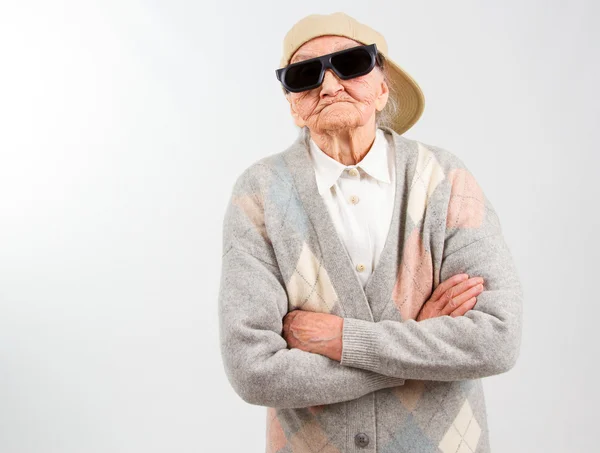 Cool abuelita representa su derecho — Foto de Stock