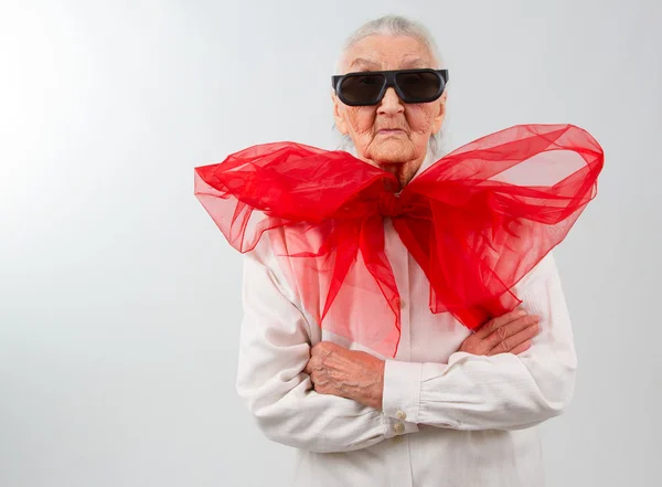 Oma met een bizar stijl — Stockfoto