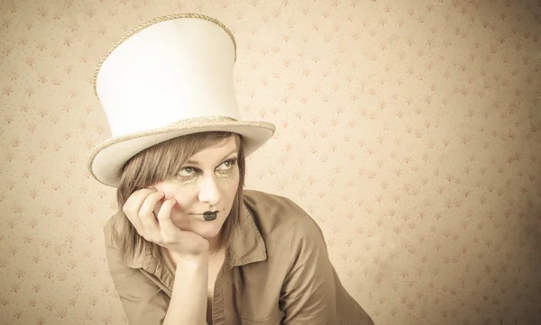 Woman in white top hat and a creative makeup — Stock Photo, Image