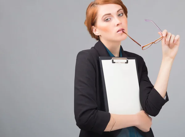 Businesswoman with white sheet of paper — Stock Photo, Image