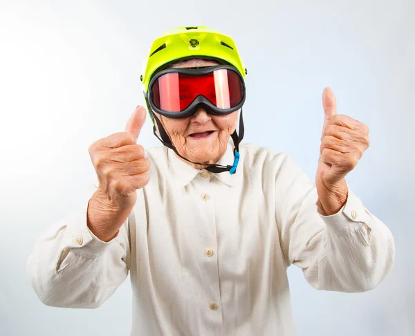 Estremo nonnina mostrando pollici su — Foto Stock