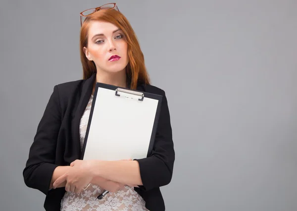 Businesswoman with white sheet of paper — Stock Photo, Image