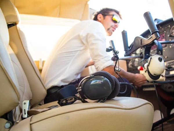 Sexy pilot in the plane — Stock Photo, Image