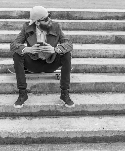 Young bearded man with mobile — Stock Photo, Image