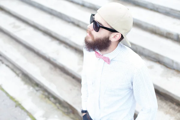 Guy avec chapeau et lunettes — Photo