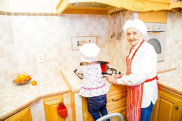 Helping hand in kitchen — Stock Photo, Image