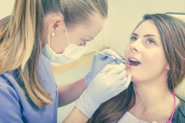 Diş hekimi tedavi diş