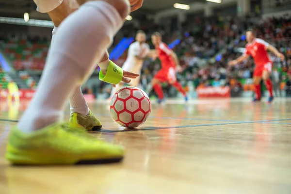 Futsal Mecz Zbliżenie Piłki Rogu Ręka Gracza Nogi — Zdjęcie stockowe