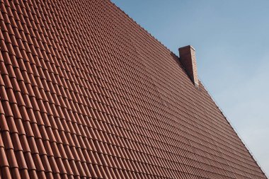 Geleneksel kiremit ve bacalı çatı