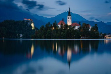 Slovenya 'da Bled Gölü ve Kutsal Bakire Meryem' in Varsayımı Kilisesi