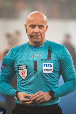 LUBIN, POLAND - 30 Kasım 2025 KGHM Zaglebie Lubin ile Jagiellonia Bialystok arasındaki futbol maçı. Ana hakem Szymon Marciniak.