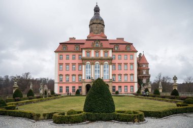 WALBRZYCH, POLAND - 26 Şubat 2022: Polonya 'daki ünlü Ksiaz Şatosu.