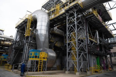 Bakır dökümcüdeki borular ve tertibat tesisatı