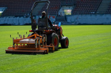 Stadyumda çok amaçlı futbol sahası