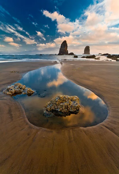 Zonsondergang op Cannon Beach, Oregon, Verenigde Staten — Stockfoto