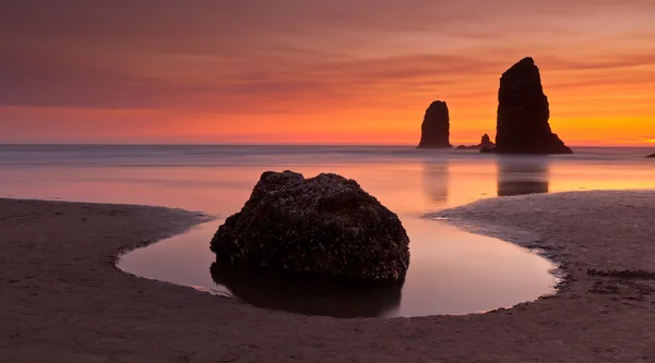 Pôr do sol em Cannon Beach, Oregon — Fotografia de Stock
