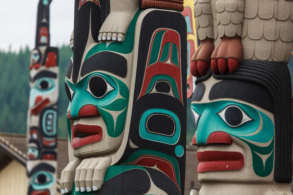 Totem pole by native Americans — Stock Photo, Image