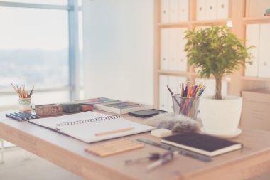 Sanatçı işyeri pastel için hazır 