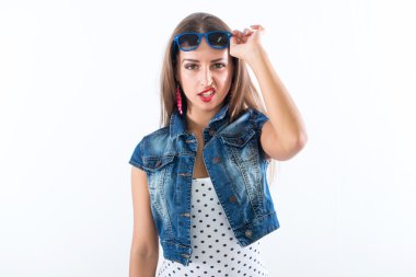 Oynak kız portresi stüdyo 