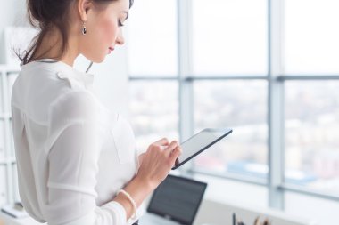 Yakın çekim yan görünüm portresi  