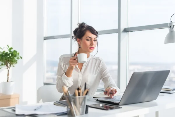 Junge Unternehmerin — Stockfoto