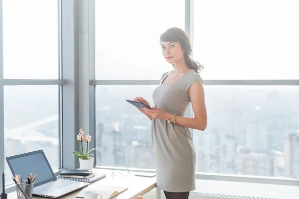 Portrait de femme gestionnaire de bureau — Photo