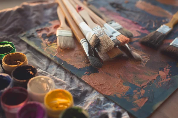 Pallet with oil paint brushstrokes — Stock Photo, Image