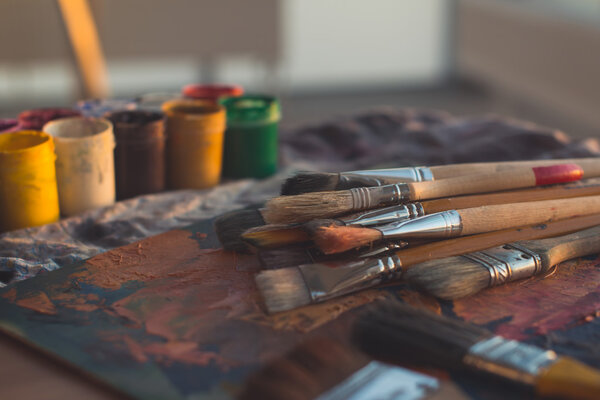 Угловая картинка старой палитры
  