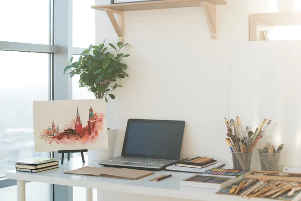 Painter workplace in order side view. — Stock Photo, Image