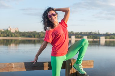 gülümseyen kadın yaz 