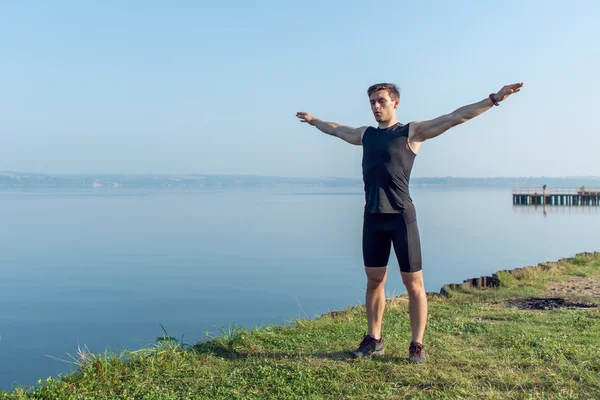 Fit mladý muž Příprava na spuštění — Stock fotografie