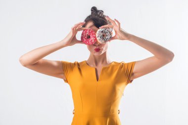 Genç komik esmer modeli