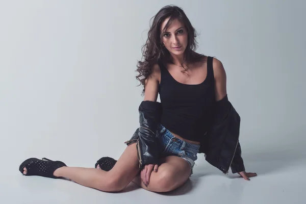 Young attractive woman sitting sexy at the floor wearing ankle boots — Stock Photo, Image