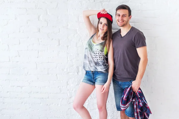 Young friends funny guys active people have fun together woman and man, girl guy summer urban casual style — Stock Photo, Image