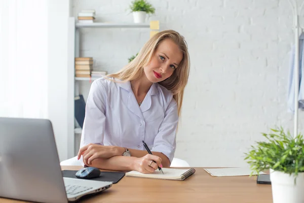 Portrait of physician working — Stock Photo, Image