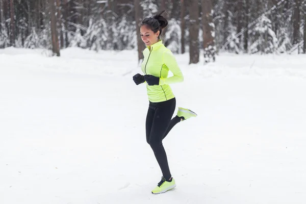 Young running woman — Stock Photo, Image