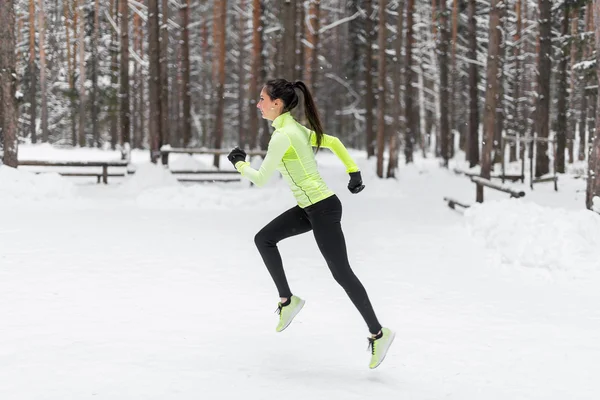 Correr esporte ajuste mulher . — Fotografia de Stock