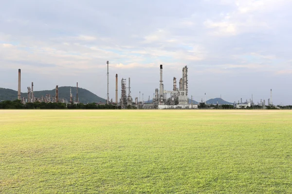 Oil refinery and green lawn. — Stock Photo, Image