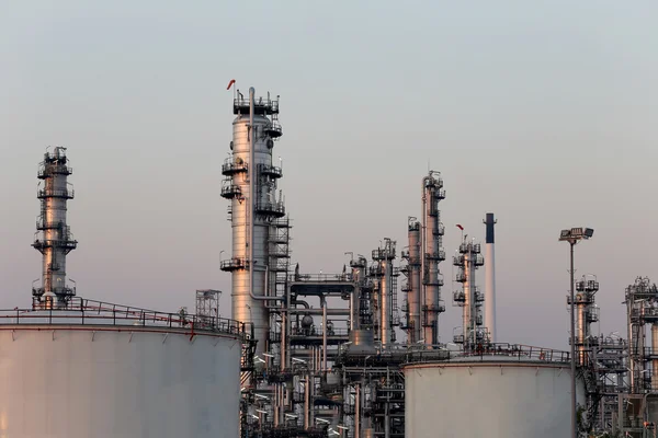 Oil refinery in the evening. — Stock Photo, Image