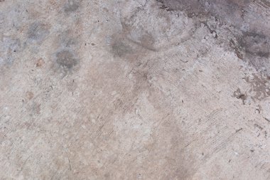 yüzeyi eski beton yıpranmış.