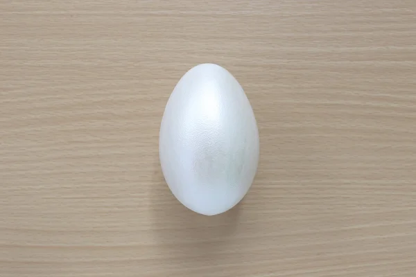 Blanco de huevos de Pascua sobre fondo de madera . — Foto de Stock