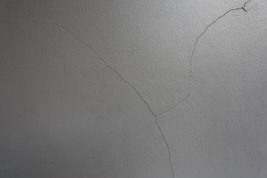 Işık ve gölge ile gri çimento duvarına zarar.