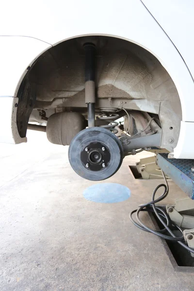 Wheel hub of a car in repair of the damage. — Stock Photo, Image