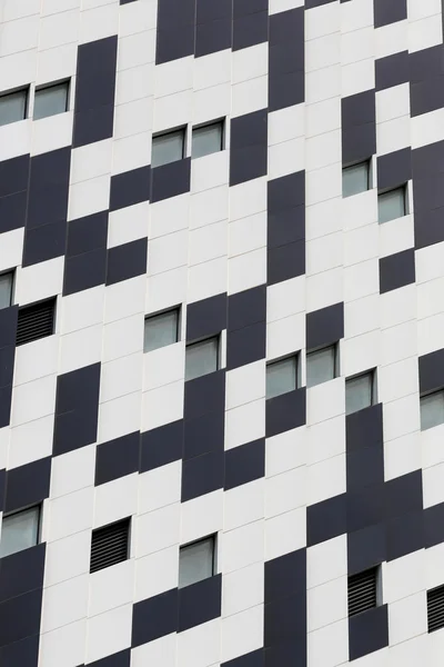 Lado do edifício com uma cor branca e preta . — Fotografia de Stock