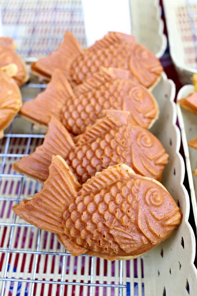 Dessert sucré avec poisson en forme . — Photo