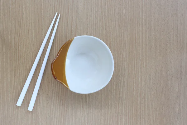 White chopsticks and cup in top view on wood background. — Stock Photo, Image