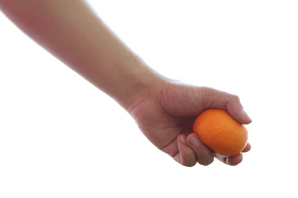 Laranja fresca na mão no fundo branco e tem caminhos de recorte — Fotografia de Stock